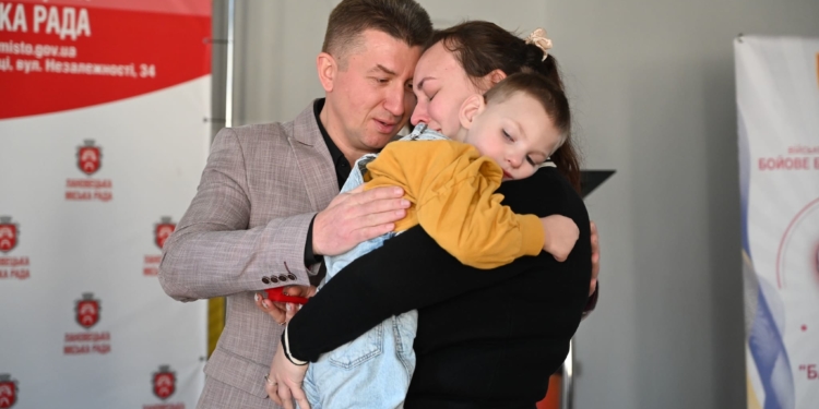 У Лановецькій громаді вручили кулони-обереги дітям полеглих Героїв