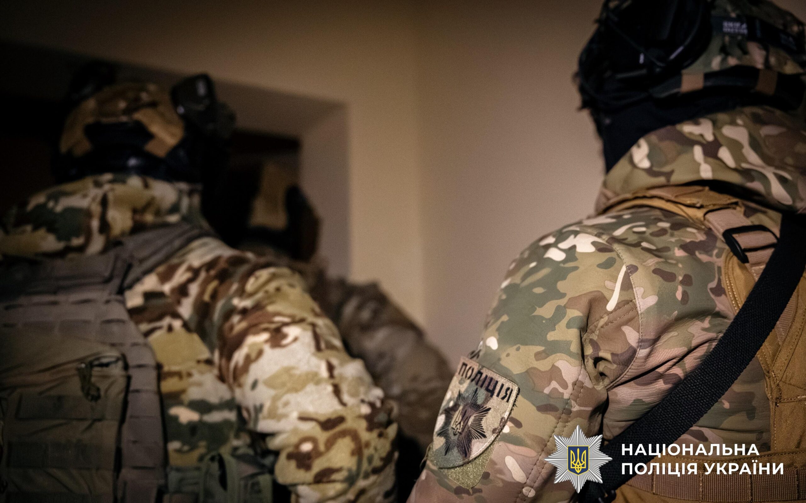 Кіберполіцейські викрили учасників організованої злочинної групи, які організували масштабну шахрайську фінансову біржу