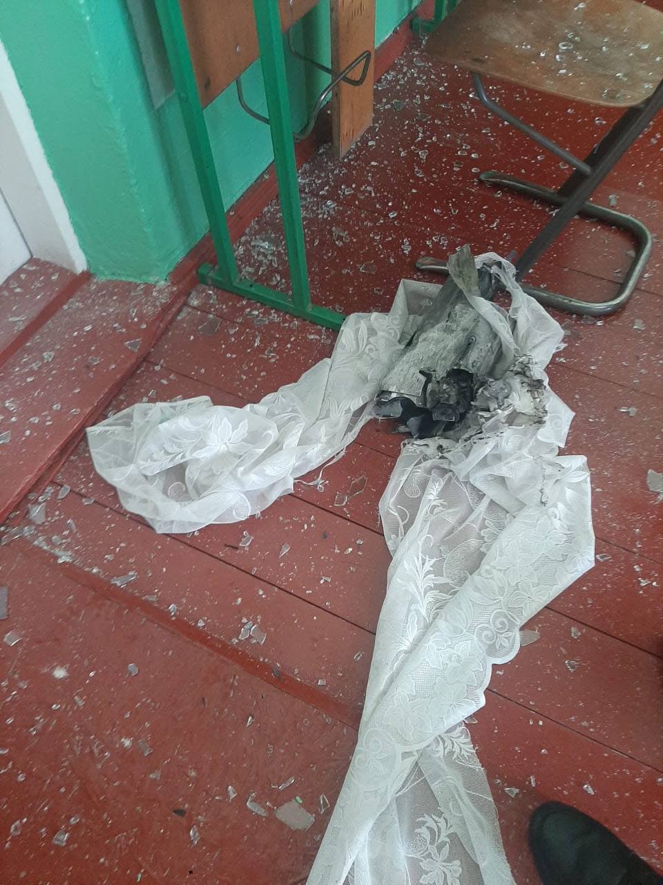 Уламки збитої ракети Х-59 пошкодили будівлі та шкільний автобус на Тернопільщині