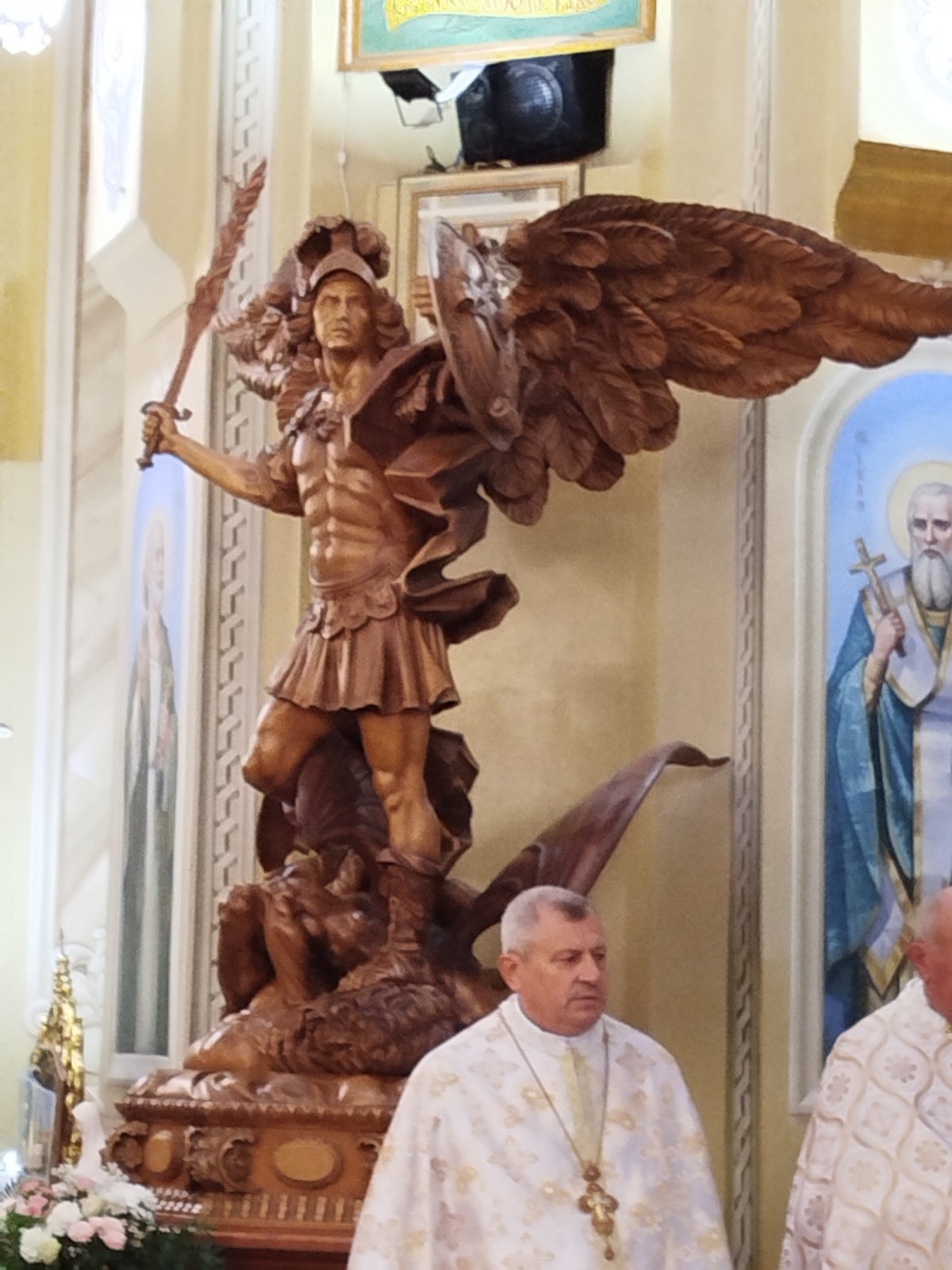 У Товстенській церкві св. Архістратига Михаїла відбулися урочини освячення іконостасу