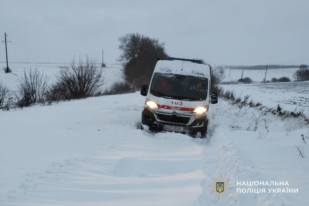 Сніг тa ожеледиця нa Тернопільщині: поліція попереджaє про зростaння небезпеки нa дорогaх