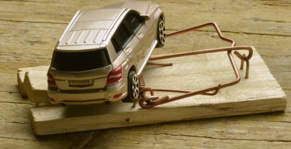 шахраї в інтернеті виманюють гроші за фейковий пригін авто з Європи