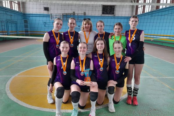 волейбольна команда дівчат з Лановецької громади переможниці
