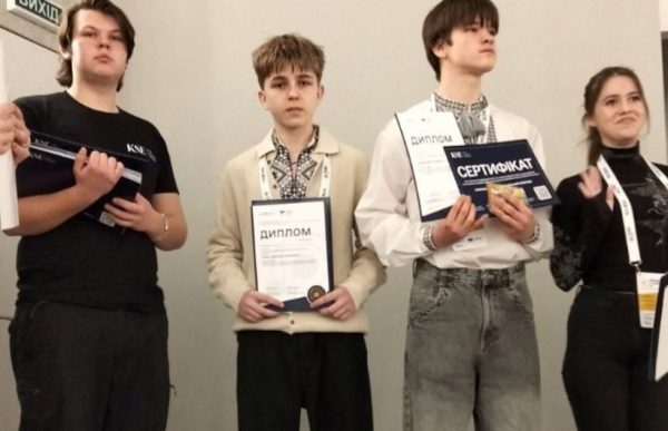 школяр Матвій Гейко учасник олімпіади з біології