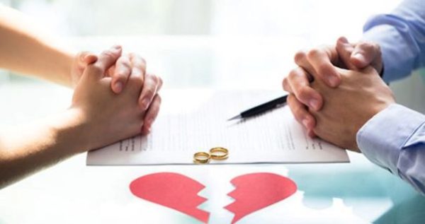 статистика шлюбів і розлучень в Україні — пара та документи про одруження і розірвання шлюбу