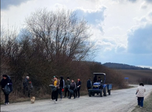 На Кременеччині учні гімназії провели масштабну толоку