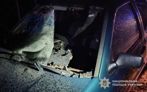 пошкоджене авто після вибуху