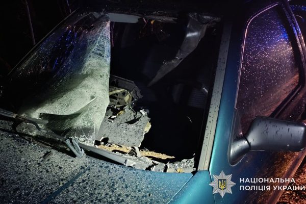 пошкоджене авто після вибуху