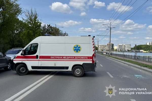ДТП зі швидкою допомогою у Тернополі на Дамбі